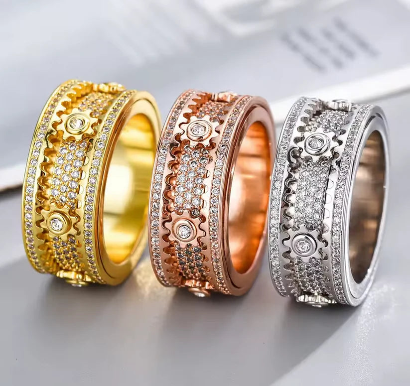 CrystalLock™ – Anillo de Engranaje con Cristales Brillantes + Estuche